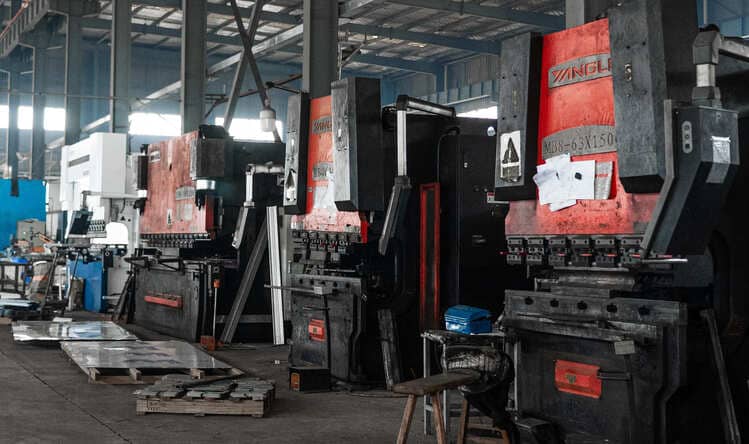 High-tonnage CNC Press Brake forming metal components